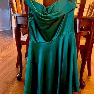 Size 6-7 green strapless cocktail dress